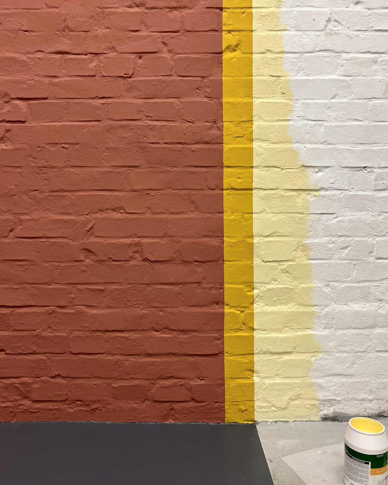 Wall and floor in the colours of Inner