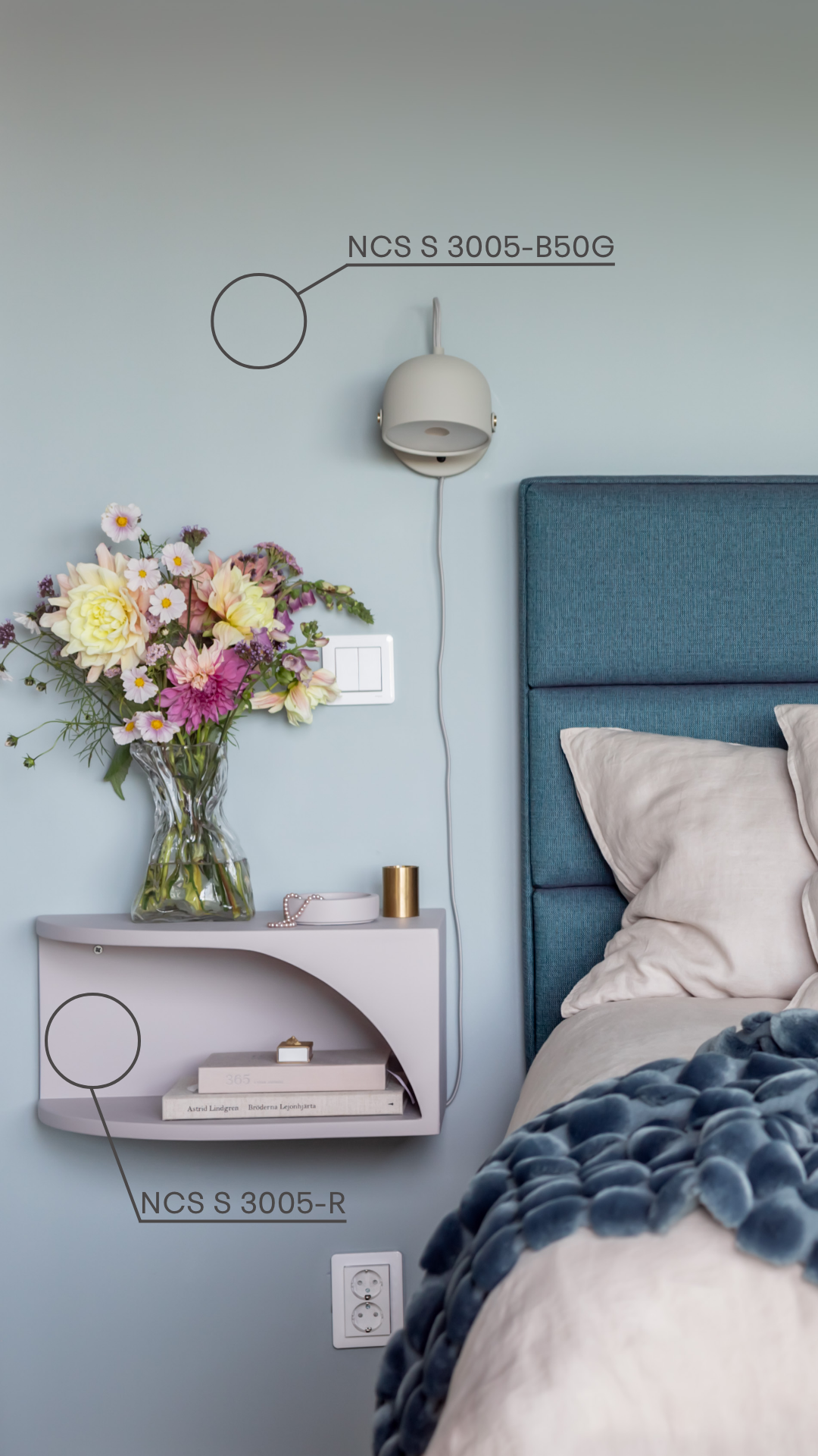 Soft pink interior decor NCS S 3005-R and blue wall NCS S 3005-B50G