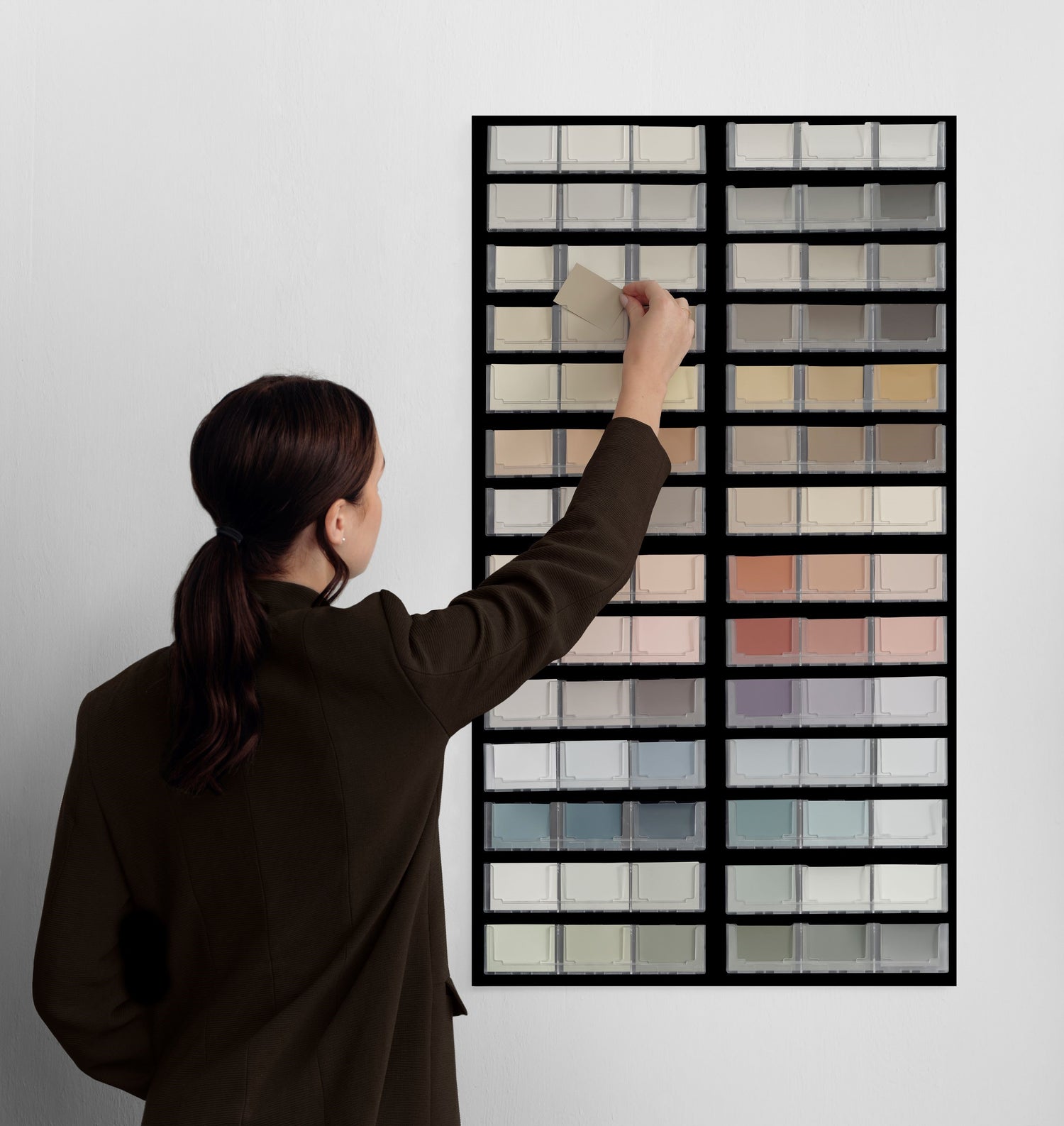 Person displaying colour sample of NCS Interior 84 Display